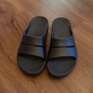 Oofos Black Slide Sandals - Great Condition. Women Size 9, Men Size 7